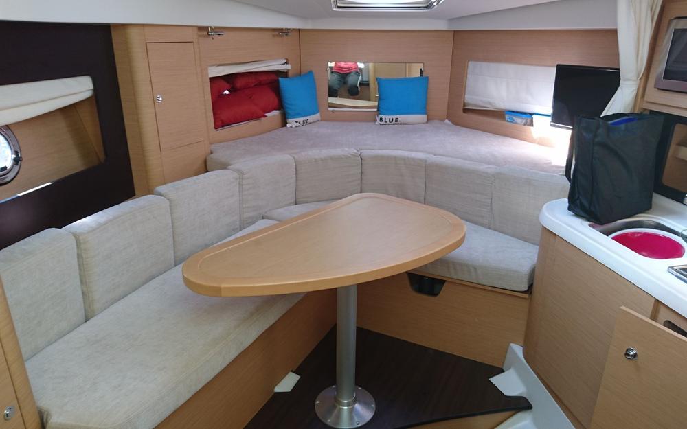 slider 8 Beneteau Monte Carlo 32 HT