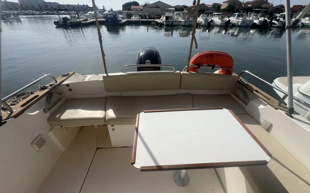 slider 10 Jeanneau Merry Fisher 725