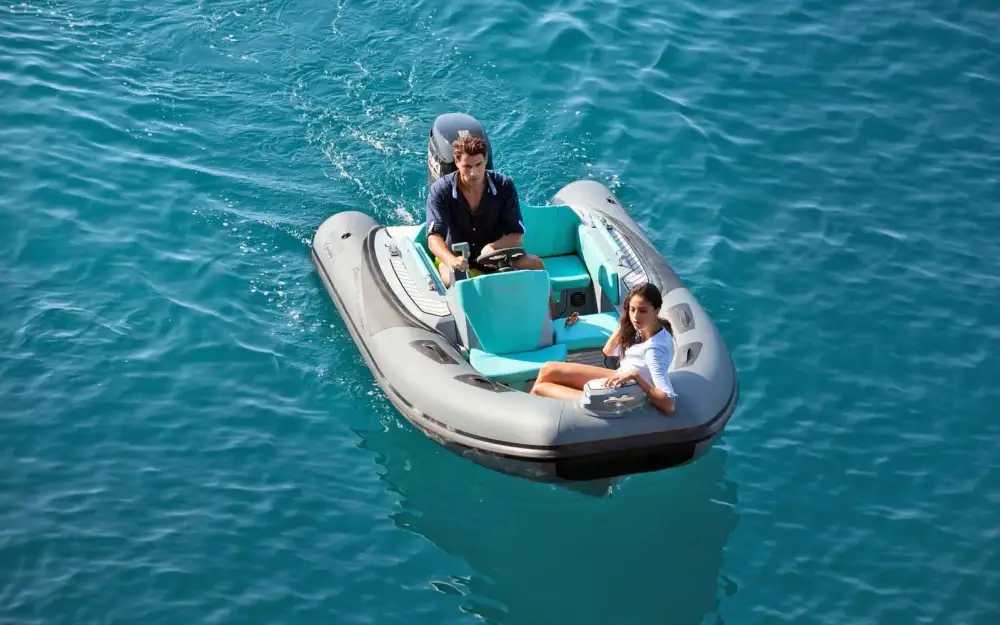 slider 3 Ranieri Cayman One Luxury Tender