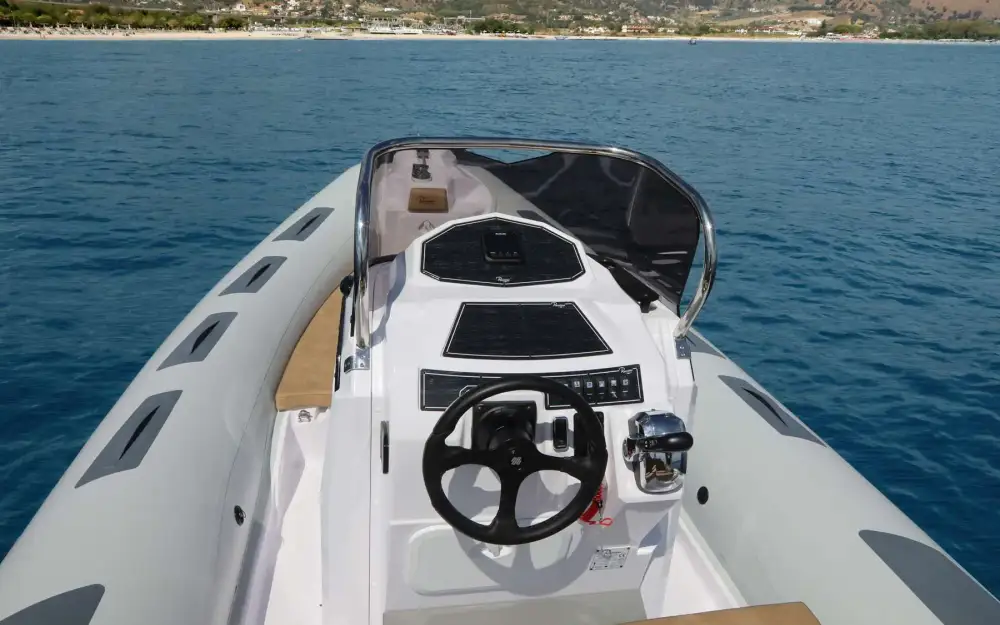 slider 3 Ranieri Cayman 23 Sport Touring