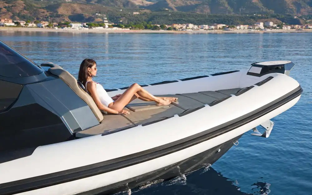 slider 1 Ranieri Cayman 35.0 Executive