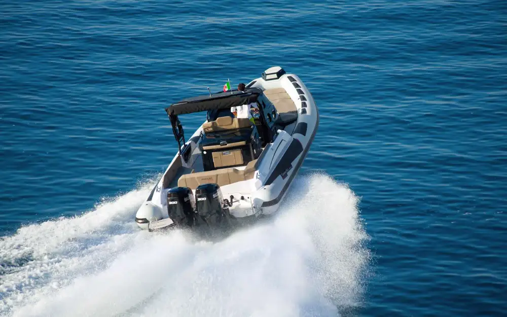slider 23 Ranieri Cayman 35.0 Executive