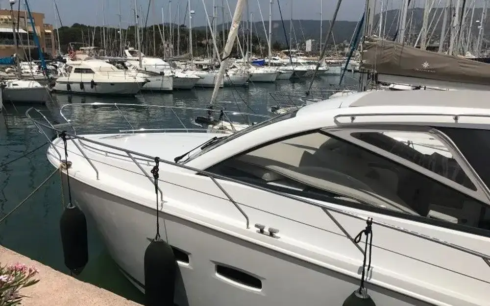 slider 8 Sealine  S 380