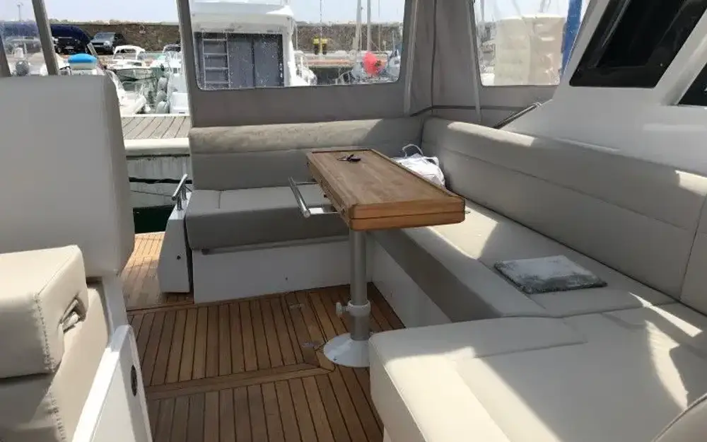 slider 9 Sealine  S 380