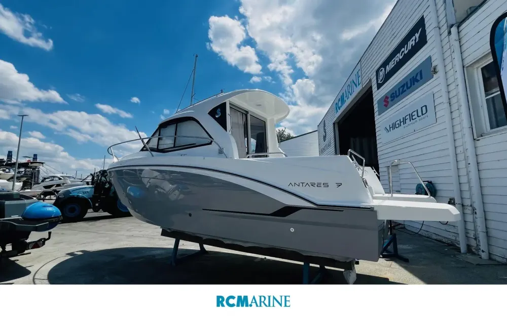 slider 14 Beneteau Antares 7 OB