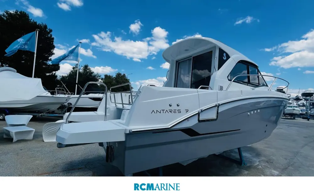 slider 2 Beneteau Antares 7 OB