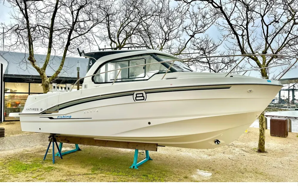 slider 0 Beneteau Antares 8 OB V2