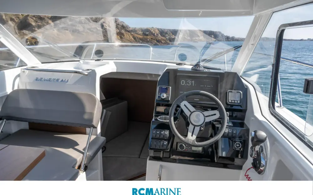 slider 4 Beneteau Antares 8 OB V2