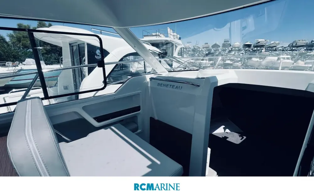 slider 7 Beneteau Antares 8 OB V2