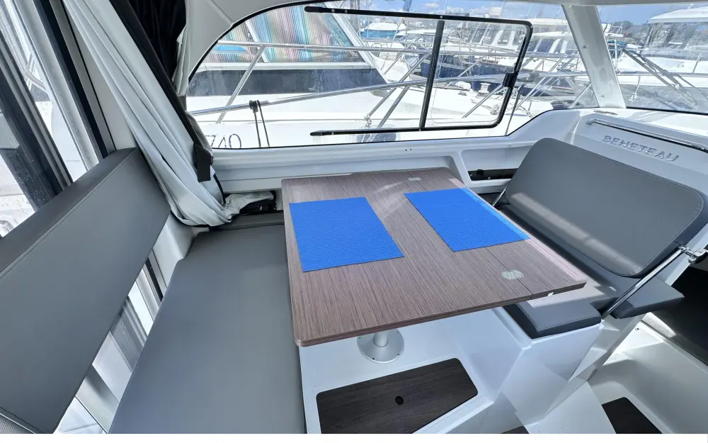 slider 8 Beneteau Antares 8 OB V2