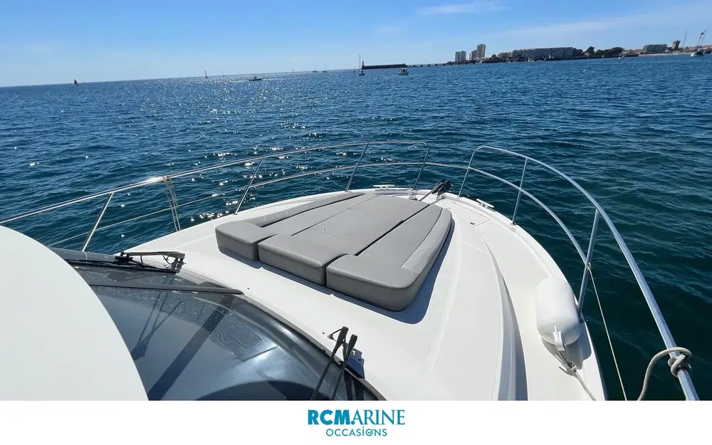 slider 13 Beneteau Antares 36