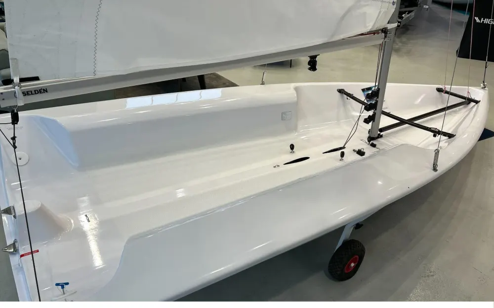 slider 4 Beneteau First 14