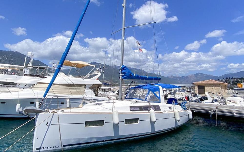 slider 2 Beneteau Oceanis 35 Cruiser