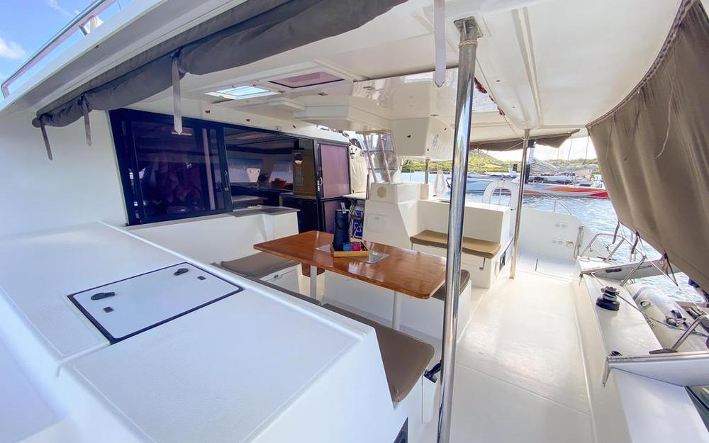 slider 0 Fountaine Pajot Helia 44