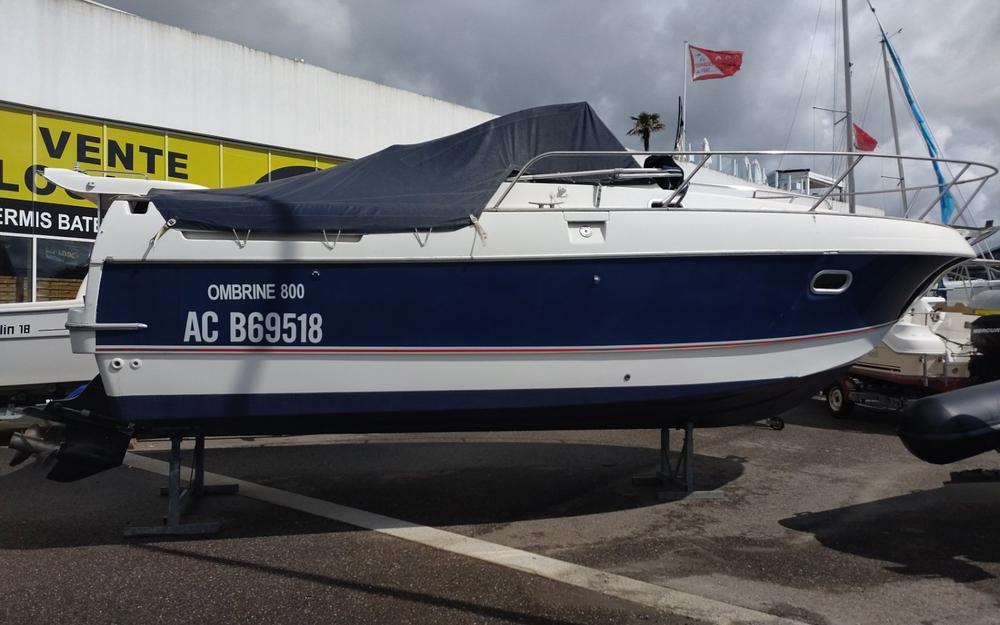 slider 1 Beneteau Ombrine 800