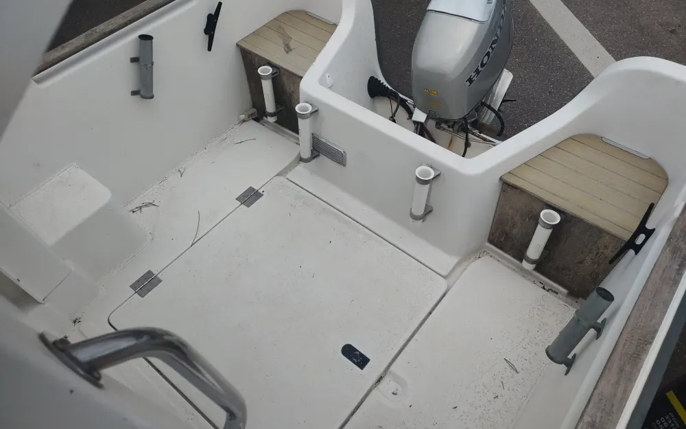 slider 3 Beneteau Antares 550 Calanque