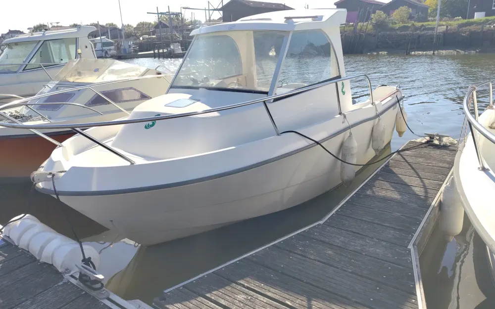 slider 1 Beneteau Antares 550 Calanque