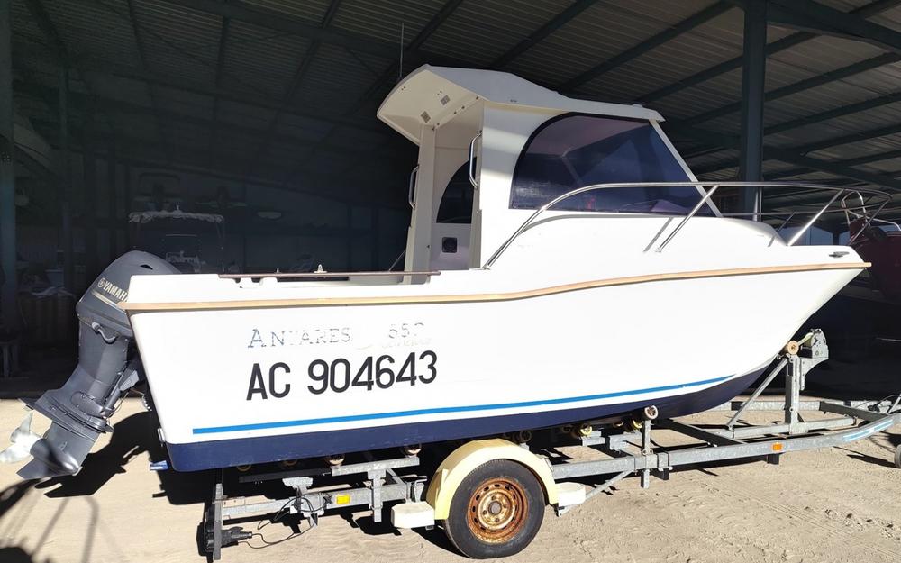 slider 1 Beneteau Antares 550 Calanque