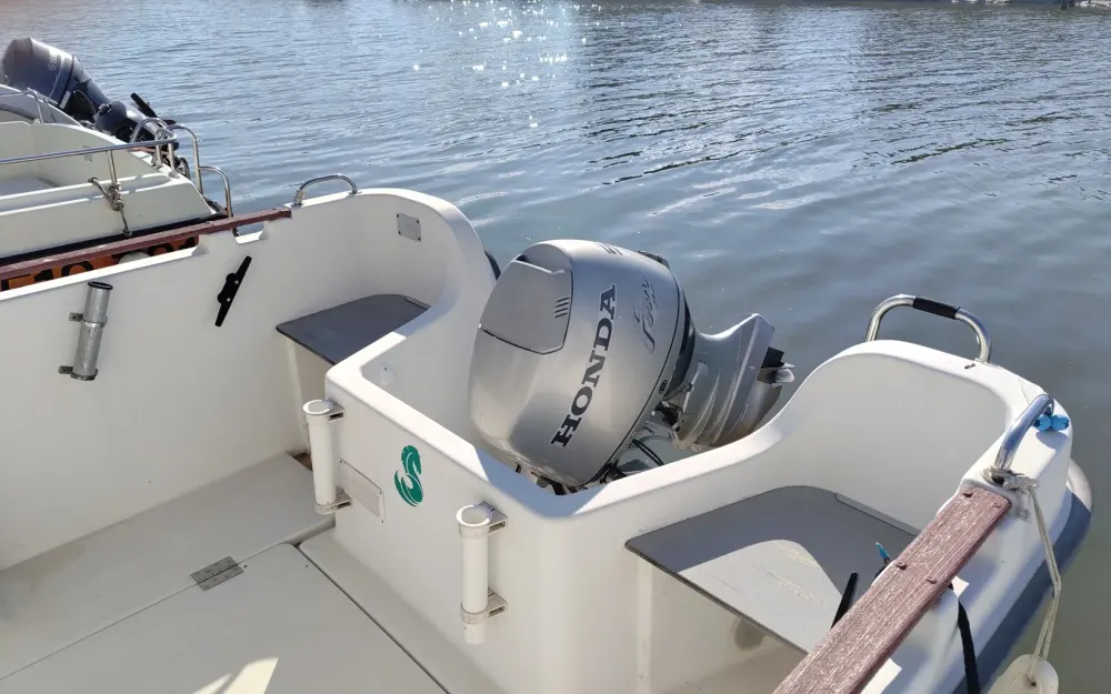 slider 5 Beneteau Antares 550 Calanque