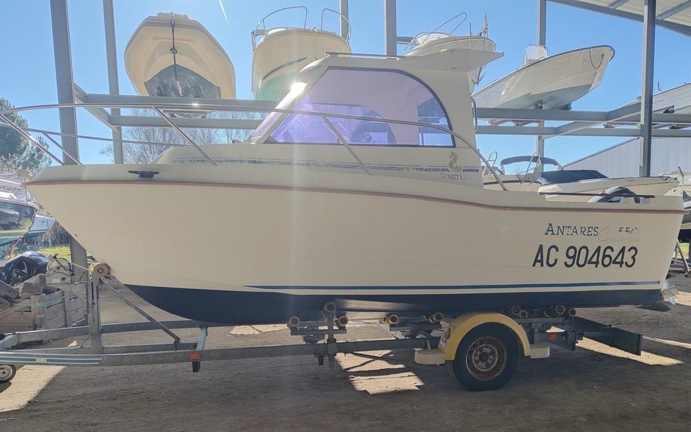 slider 4 Beneteau Antares 550 Calanque