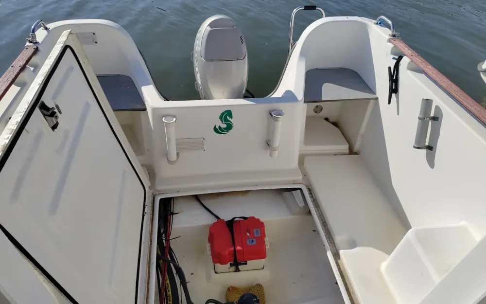 slider 4 Beneteau Antares 550 Calanque