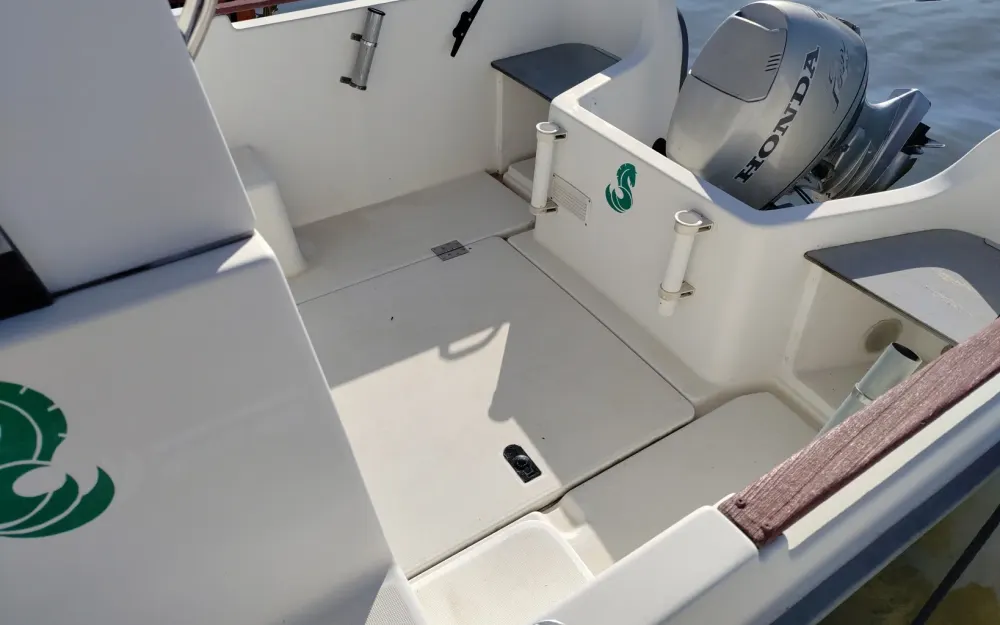 slider 2 Beneteau Antares 550 Calanque