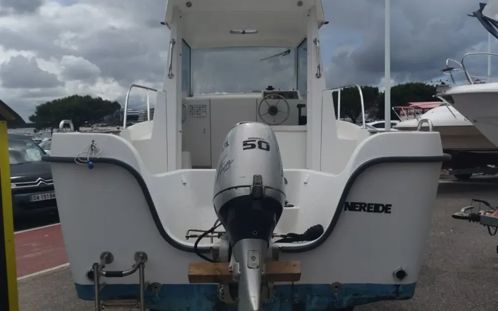 slider 9 Beneteau Antares 550 Calanque