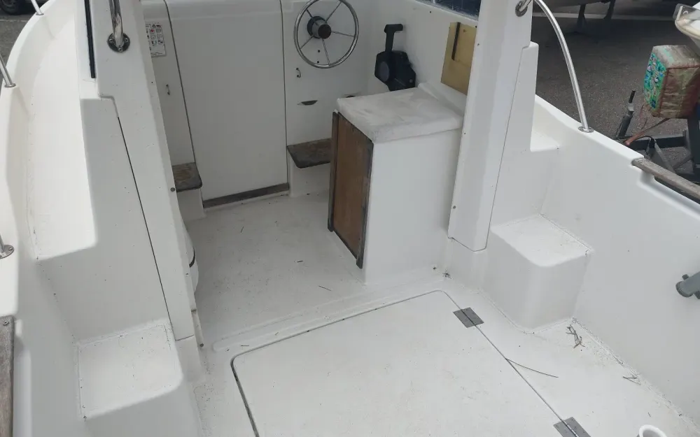 slider 6 Beneteau Antares 550 Calanque