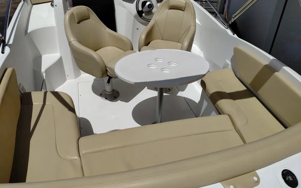 slider 2 Beneteau Flyer 750 Sundeck