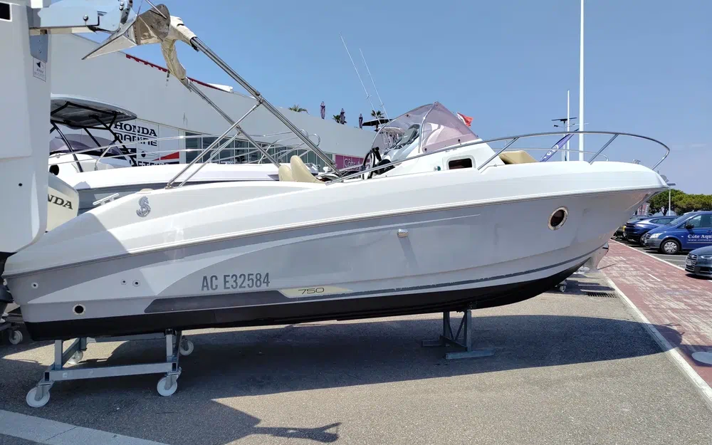 slider 4 Beneteau Flyer 750 Sundeck