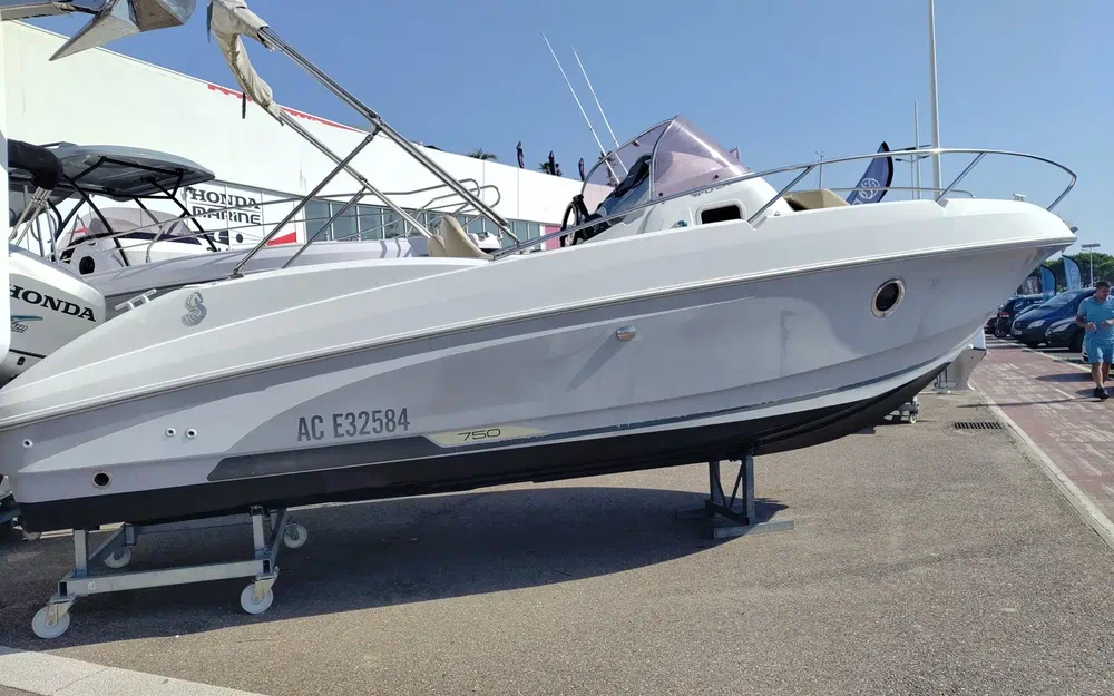 slider 1 Beneteau Flyer 750 Sundeck