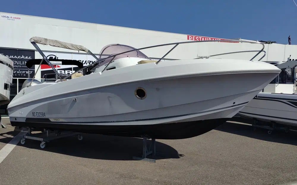 slider 2 Beneteau Flyer 750 Sundeck