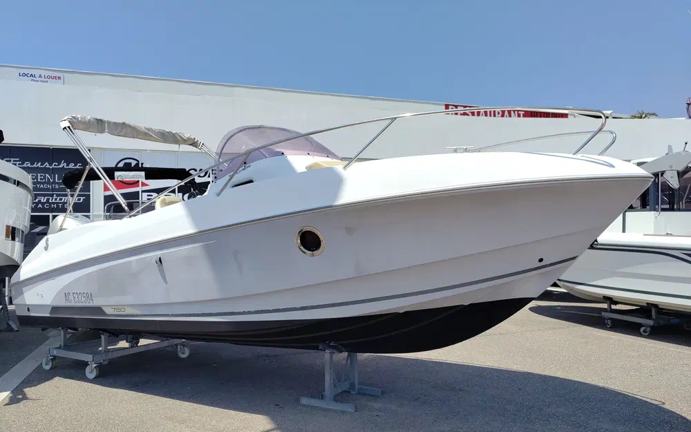 slider 3 Beneteau Flyer 750 Sundeck