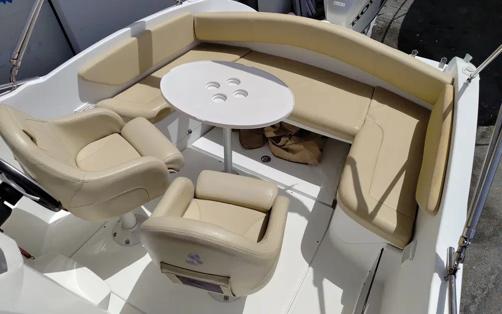 slider 3 Beneteau Flyer 750 Sundeck