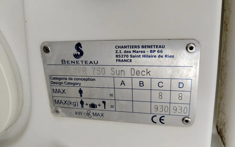 slider 11 Beneteau Flyer 750 Sundeck