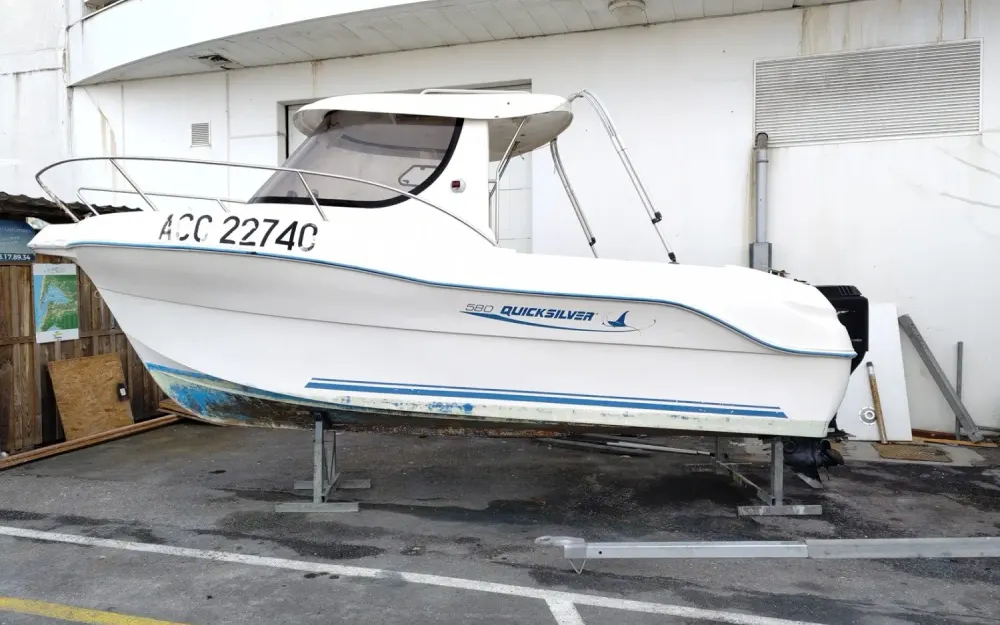 slider 11 Quicksilver  580 Pilothouse