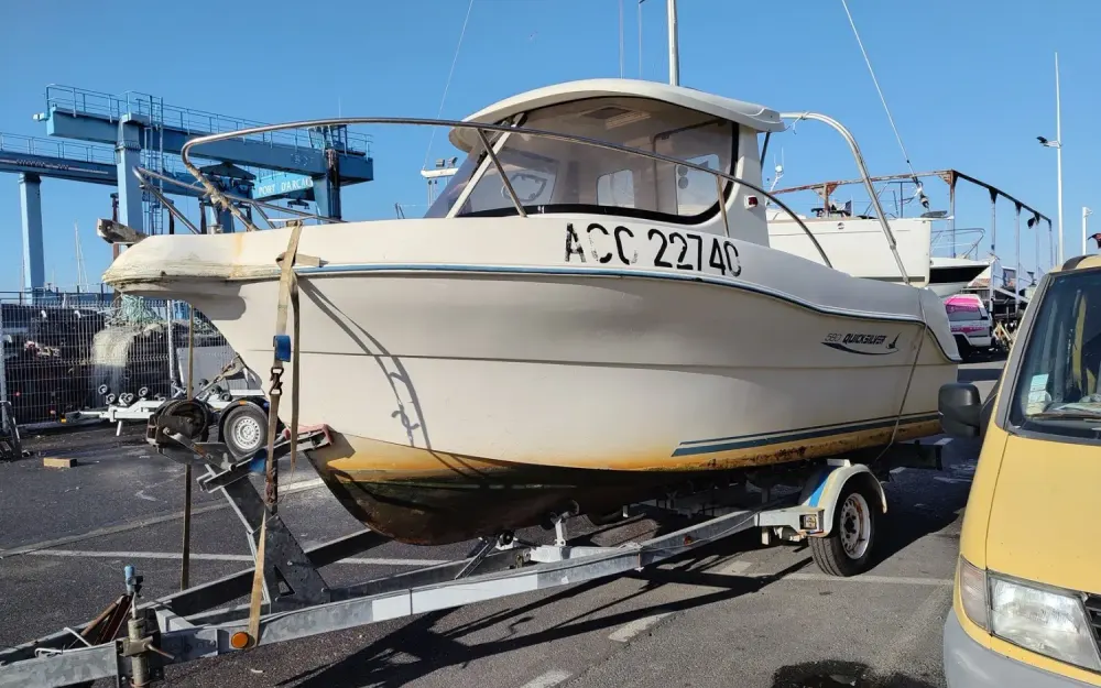 slider 12 Quicksilver  580 Pilothouse