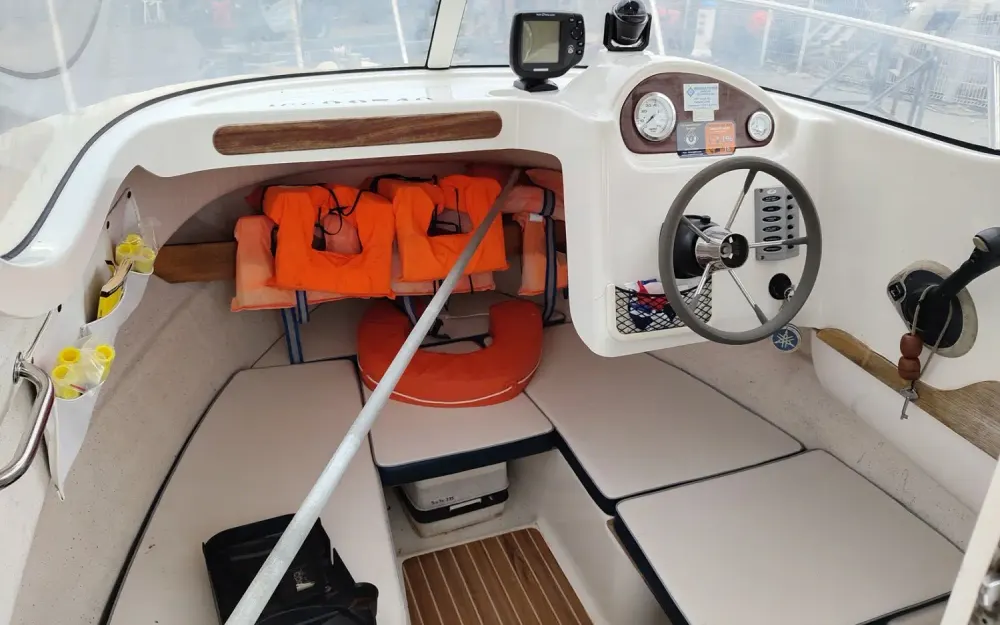 slider 13 Quicksilver  580 Pilothouse