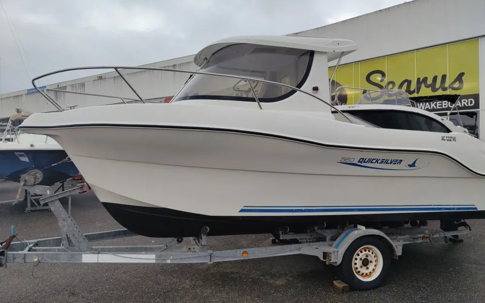 slider 1 Quicksilver  580 Pilothouse