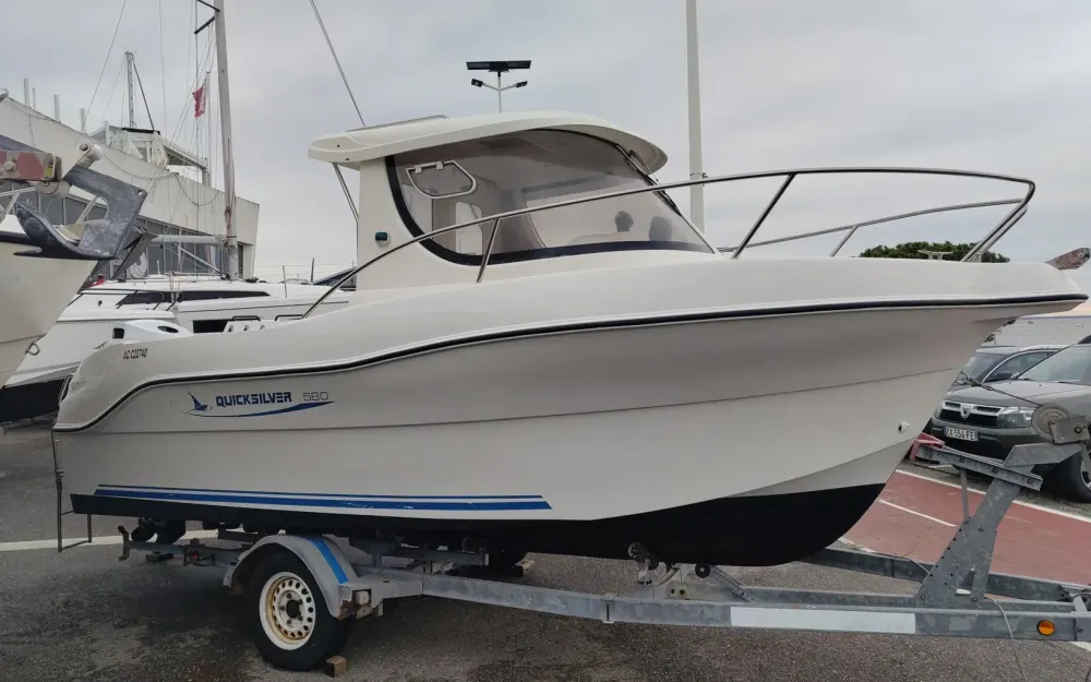 slider 0 Quicksilver  580 Pilothouse