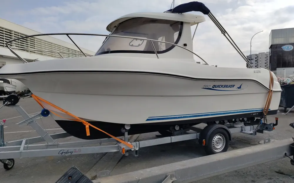 slider 0 Quicksilver  580 Pilothouse