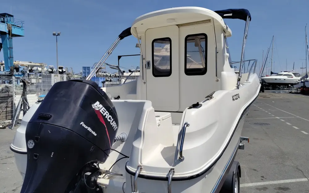 slider 4 Quicksilver  580 Pilothouse - null