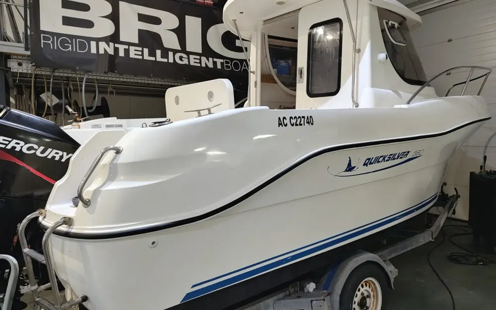 slider 3 Quicksilver  580 Pilothouse