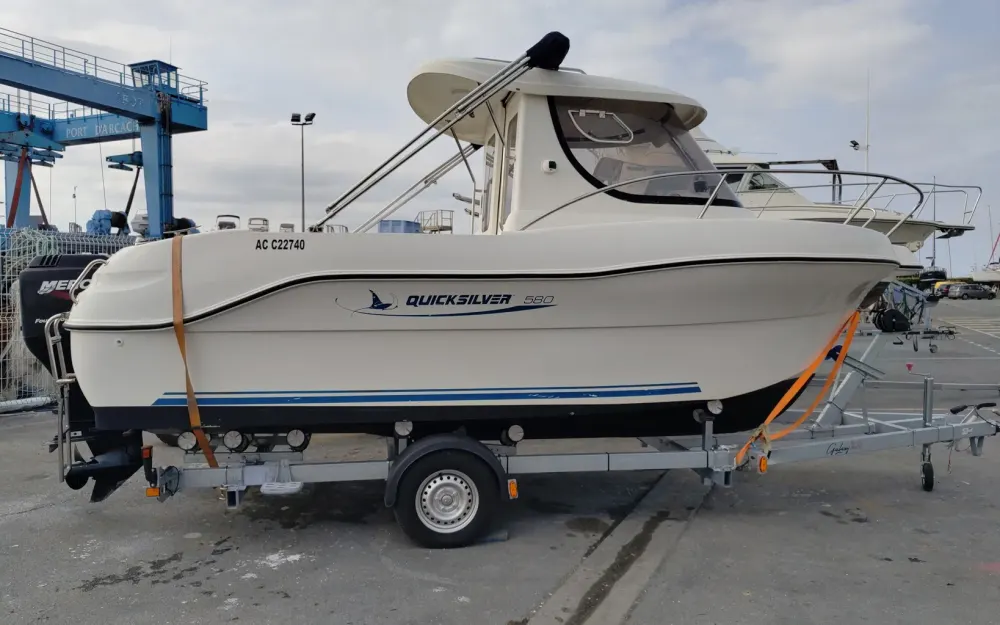 slider 2 Quicksilver  580 Pilothouse