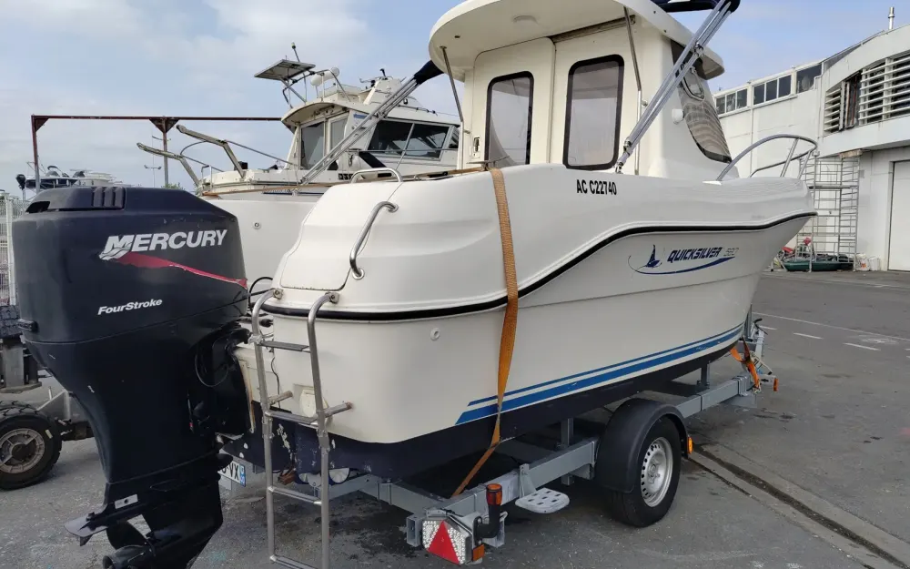 slider 3 Quicksilver  580 Pilothouse