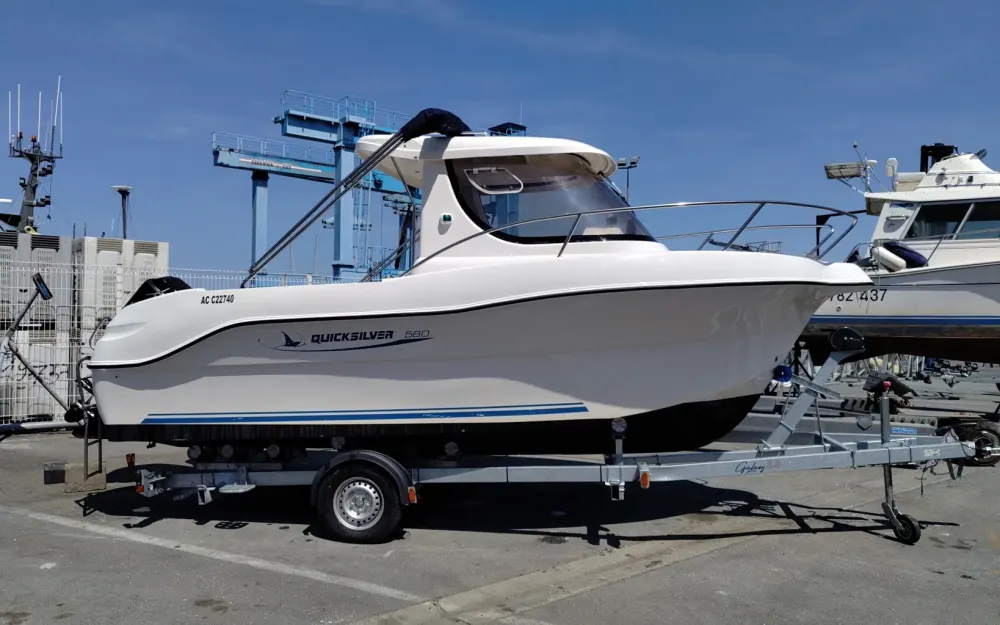slider 0 Quicksilver  580 Pilothouse - null