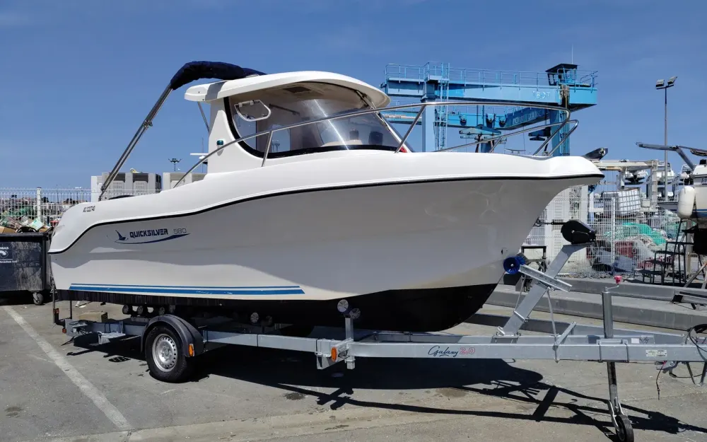 slider 2 Quicksilver  580 Pilothouse - null