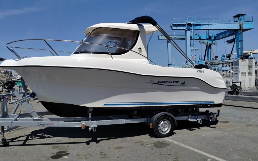 slider 1 Quicksilver  580 Pilothouse - null