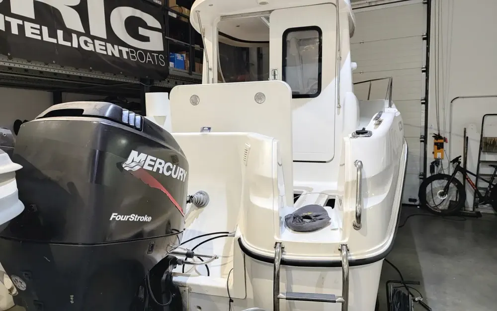 slider 4 Quicksilver  580 Pilothouse