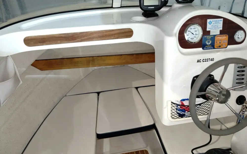 slider 5 Quicksilver  580 Pilothouse